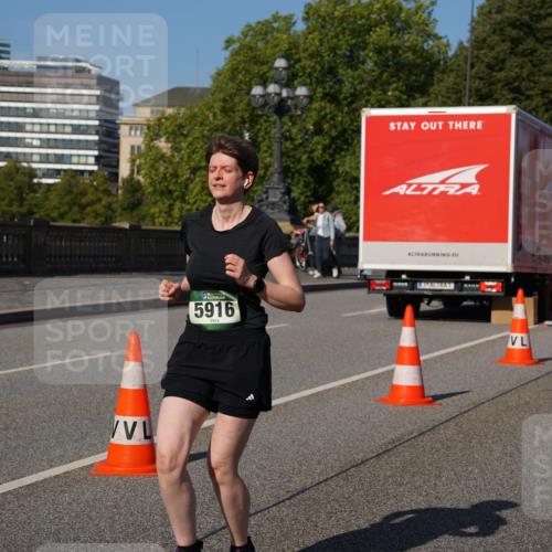 07.09.2025 - BARMER Alsterlauf Yannick Fuchs http://msf.ph/oto/8828959 07.09.2025 10:17:11 Laufen 5916 meine-sportfotos.de