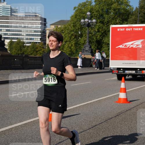 07.09.2025 - BARMER Alsterlauf Yannick Fuchs http://msf.ph/oto/8828961 07.09.2025 10:17:11 Laufen 5916 meine-sportfotos.de