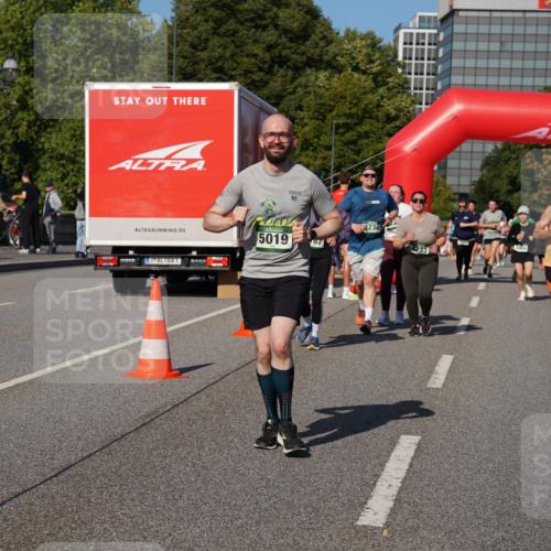 07.09.2025 - BARMER Alsterlauf Yannick Fuchs http://msf.ph/oto/8828965 07.09.2025 10:17:14 Laufen 10, 5019, 67, 4234 meine-sportfotos.de