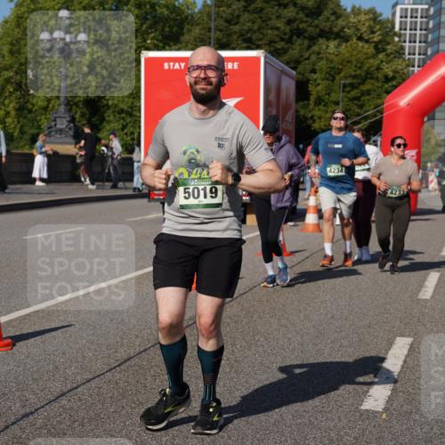 07.09.2025 - BARMER Alsterlauf Yannick Fuchs http://msf.ph/oto/8828969 07.09.2025 10:17:15 Laufen 5019, 10, 4234, 4233 meine-sportfotos.de