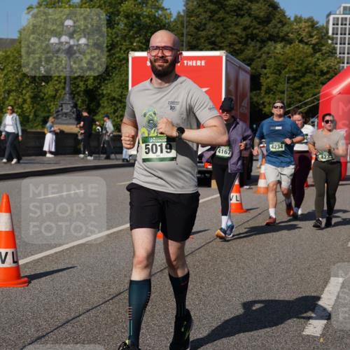 07.09.2025 - BARMER Alsterlauf Yannick Fuchs http://msf.ph/oto/8828970 07.09.2025 10:17:16 Laufen 6, 10, 5019, 4234, 4167, 423 meine-sportfotos.de