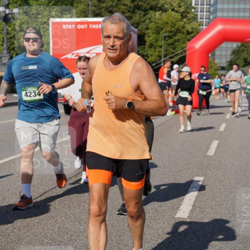 07.09.2025 - BARMER Alsterlauf Yannick Fuchs http://msf.ph/oto/8828984 07.09.2025 10:17:19 Laufen 4234 meine-sportfotos.de