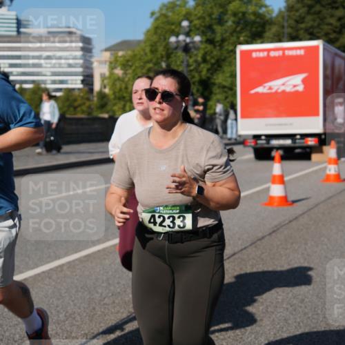 07.09.2025 - BARMER Alsterlauf Yannick Fuchs http://msf.ph/oto/8828987 07.09.2025 10:17:20 Laufen 4234, 36, 4233 meine-sportfotos.de