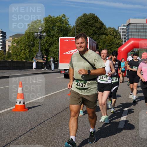 07.09.2025 - BARMER Alsterlauf Yannick Fuchs http://msf.ph/oto/8829007 07.09.2025 10:17:35 Laufen 4437, 3571, 3026, 4029, 30 meine-sportfotos.de