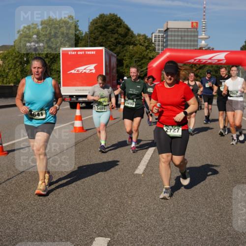 07.09.2025 - BARMER Alsterlauf Yannick Fuchs http://msf.ph/oto/8829028 07.09.2025 10:17:42 Laufen 641, 5489, 5490, 324, 3965, 2727 meine-sportfotos.de