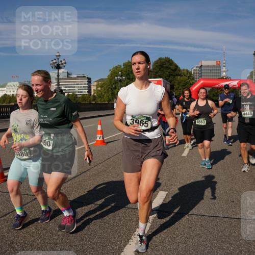 07.09.2025 - BARMER Alsterlauf Yannick Fuchs http://msf.ph/oto/8829040 07.09.2025 10:17:46 Laufen 90, 5489, 3965, 4563, 4448 meine-sportfotos.de