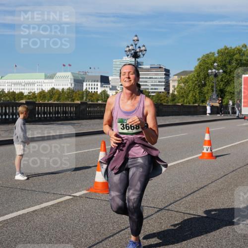 07.09.2025 - BARMER Alsterlauf Yannick Fuchs http://msf.ph/oto/8829100 07.09.2025 10:18:16 Laufen 3668 meine-sportfotos.de