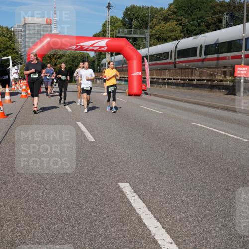 07.09.2025 - BARMER Alsterlauf Yannick Fuchs http://msf.ph/oto/8829163 07.09.2025 10:21:36 Laufen 4811, 4816 meine-sportfotos.de