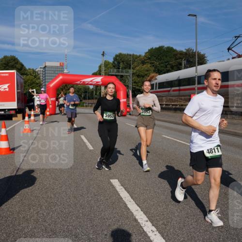 07.09.2025 - BARMER Alsterlauf Yannick Fuchs http://msf.ph/oto/8829171 07.09.2025 10:21:40 Laufen 4417, 3953, 3952, 4811, 16 meine-sportfotos.de