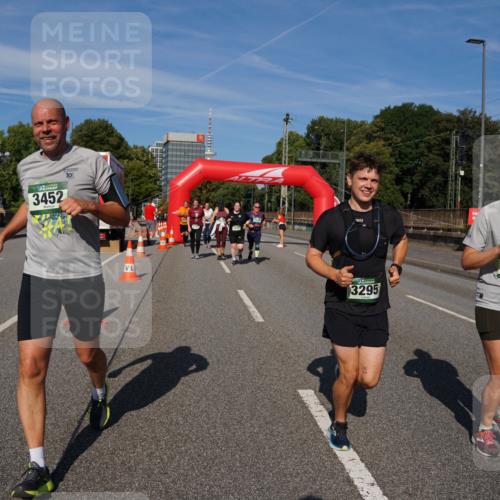 07.09.2025 - BARMER Alsterlauf Yannick Fuchs http://msf.ph/oto/8829185 07.09.2025 10:21:49 Laufen 3452, 10, 3295, 3293, 10 meine-sportfotos.de