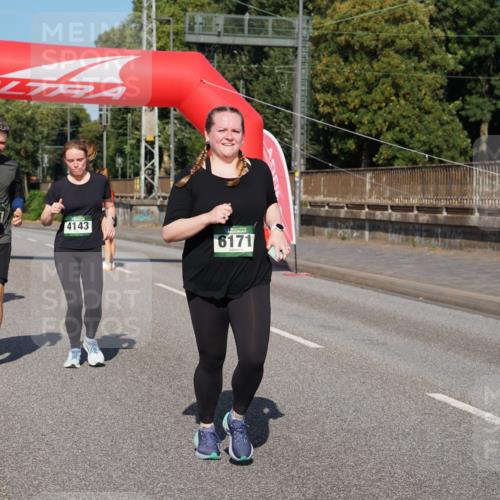 07.09.2025 - BARMER Alsterlauf Yannick Fuchs http://msf.ph/oto/8829252 07.09.2025 10:22:34 Laufen 24, 4143, 6171 meine-sportfotos.de