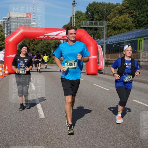 07.09.2025 - BARMER Alsterlauf Yannick Fuchs http://msf.ph/oto/8829273 07.09.2025 10:22:45 Laufen 4851, 128, 6301, 1000 meine-sportfotos.de