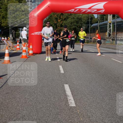 07.09.2025 - BARMER Alsterlauf Yannick Fuchs http://msf.ph/oto/8829287 07.09.2025 10:22:49 Laufen 2990, 374, 2138, 2135 meine-sportfotos.de
