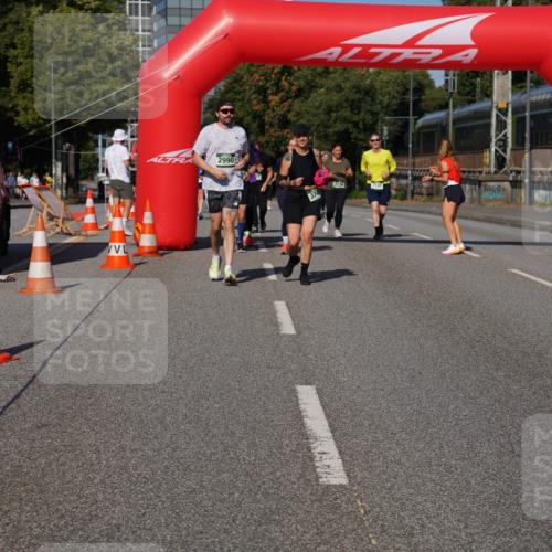 07.09.2025 - BARMER Alsterlauf Yannick Fuchs http://msf.ph/oto/8829288 07.09.2025 10:22:49 Laufen 2990, 374, 2136 meine-sportfotos.de