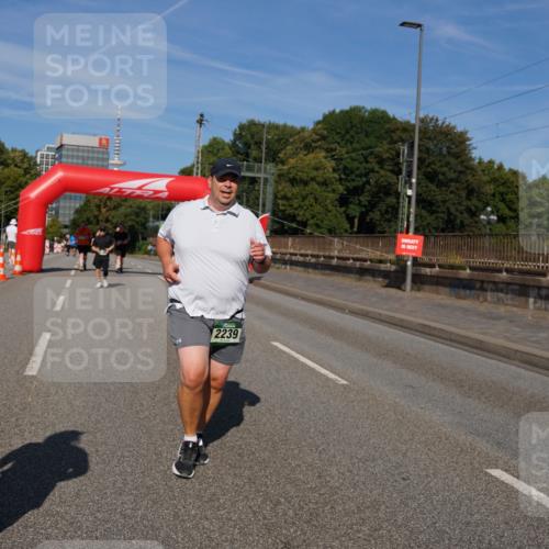 07.09.2025 - BARMER Alsterlauf Yannick Fuchs http://msf.ph/oto/8829330 07.09.2025 10:23:08 Laufen 2239 meine-sportfotos.de