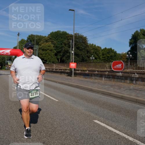 07.09.2025 - BARMER Alsterlauf Yannick Fuchs http://msf.ph/oto/8829332 07.09.2025 10:23:09 Laufen 2239 meine-sportfotos.de