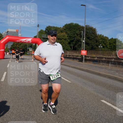 07.09.2025 - BARMER Alsterlauf Yannick Fuchs http://msf.ph/oto/8829333 07.09.2025 10:23:09 Laufen 2239 meine-sportfotos.de