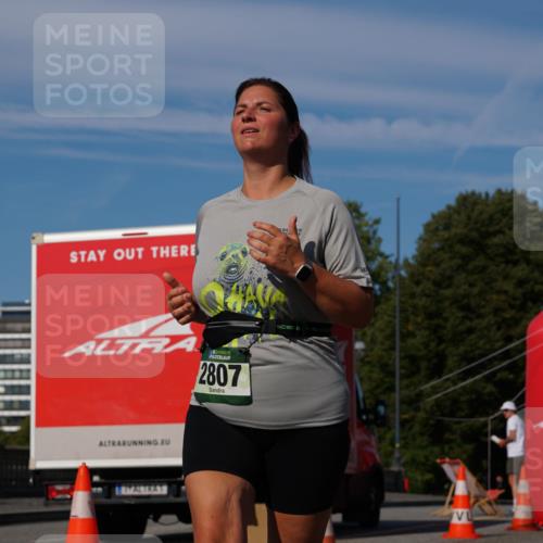 07.09.2025 - BARMER Alsterlauf Yannick Fuchs http://msf.ph/oto/8829491 07.09.2025 10:27:01 Laufen 2807 meine-sportfotos.de
