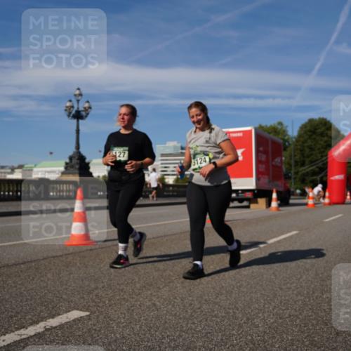07.09.2025 - BARMER Alsterlauf Yannick Fuchs http://msf.ph/oto/8829537 07.09.2025 10:28:21 Laufen 5127, 5124 meine-sportfotos.de