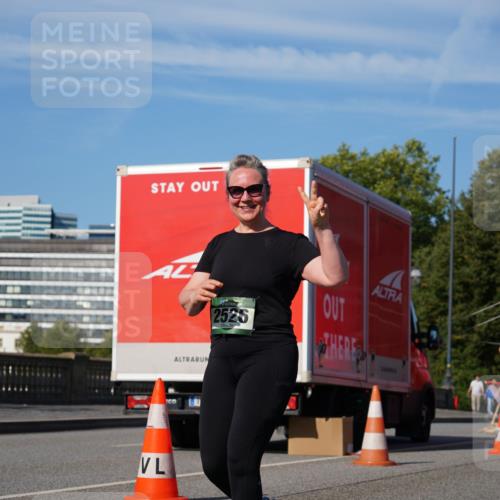 07.09.2025 - BARMER Alsterlauf Yannick Fuchs http://msf.ph/oto/8829551 07.09.2025 10:28:59 Laufen 2526 meine-sportfotos.de