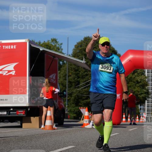 07.09.2025 - BARMER Alsterlauf Yannick Fuchs http://msf.ph/oto/8829569 07.09.2025 10:30:20 Laufen 3093 meine-sportfotos.de
