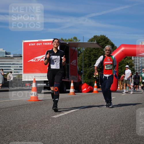 07.09.2025 - BARMER Alsterlauf Yannick Fuchs http://msf.ph/oto/8829611 07.09.2025 10:33:53 Laufen 3897, 5789 meine-sportfotos.de