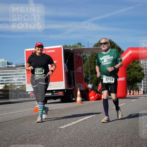 07.09.2025 - BARMER Alsterlauf Yannick Fuchs http://msf.ph/oto/8829627 07.09.2025 10:34:02 Laufen 225, 3209, 2249 meine-sportfotos.de