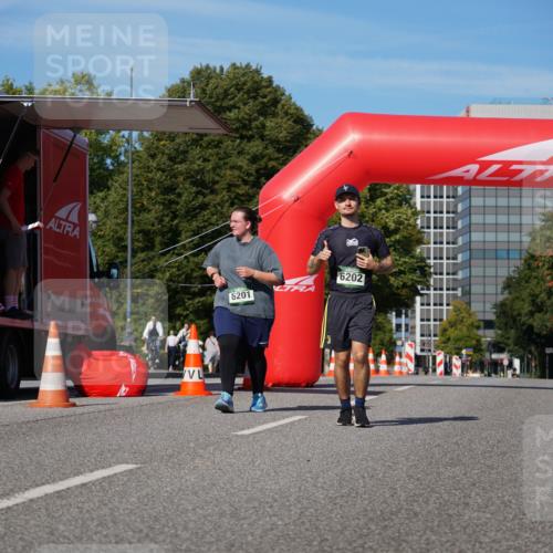 07.09.2025 - BARMER Alsterlauf Yannick Fuchs http://msf.ph/oto/8829633 07.09.2025 10:34:56 Laufen 1, 6201, 6202, 328 meine-sportfotos.de