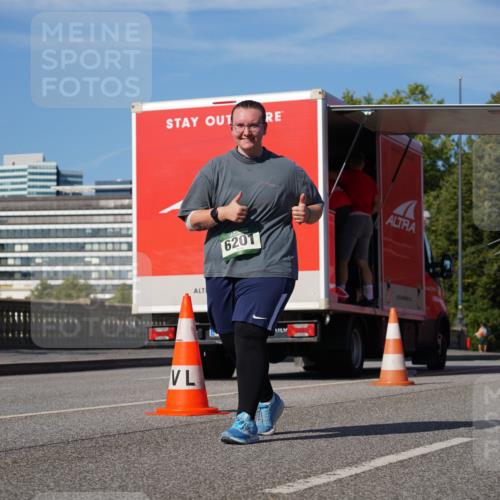 07.09.2025 - BARMER Alsterlauf Yannick Fuchs http://msf.ph/oto/8829638 07.09.2025 10:35:01 Laufen 6201, 6202 meine-sportfotos.de