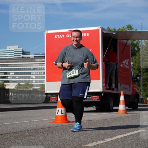 07.09.2025 - BARMER Alsterlauf Yannick Fuchs http://msf.ph/oto/8829639 07.09.2025 10:35:01 Laufen 6201, 6202 meine-sportfotos.de