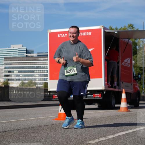 07.09.2025 - BARMER Alsterlauf Yannick Fuchs http://msf.ph/oto/8829640 07.09.2025 10:35:01 Laufen 6201, 6202 meine-sportfotos.de
