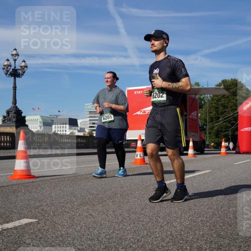 07.09.2025 - BARMER Alsterlauf Yannick Fuchs http://msf.ph/oto/8829641 07.09.2025 10:35:02 Laufen 6201, 6202 meine-sportfotos.de
