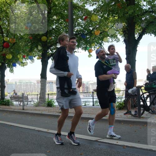 07.09.2025 - BARMER Alsterlauf Yannick Fuchs http://msf.ph/oto/8830275 07.09.2025 10:50:23 Laufen 277, 426 meine-sportfotos.de