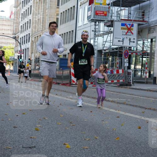 07.09.2025 - BARMER Alsterlauf Yannick Fuchs http://msf.ph/oto/8830551 07.09.2025 10:52:21 Laufen 8425, 8426 meine-sportfotos.de