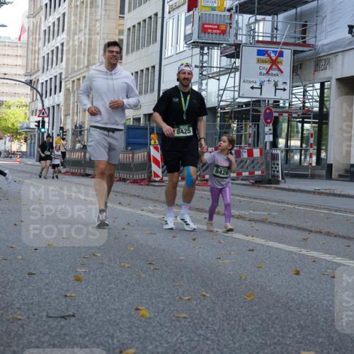 07.09.2025 - BARMER Alsterlauf Yannick Fuchs http://msf.ph/oto/8830552 07.09.2025 10:52:21 Laufen 8425, 8426 meine-sportfotos.de