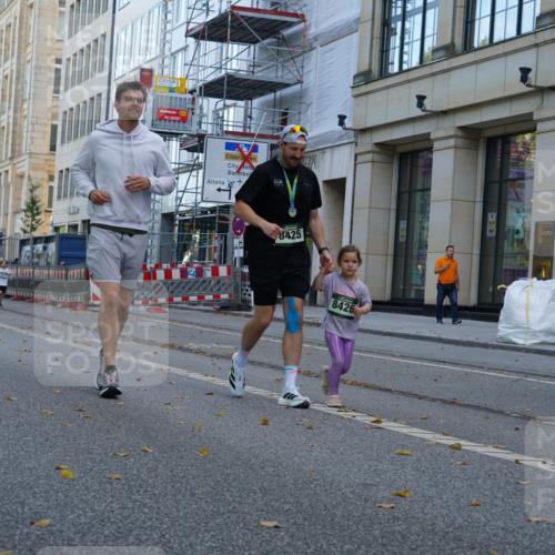 07.09.2025 - BARMER Alsterlauf Yannick Fuchs http://msf.ph/oto/8830556 07.09.2025 10:52:23 Laufen 8425, 8426, 150 meine-sportfotos.de