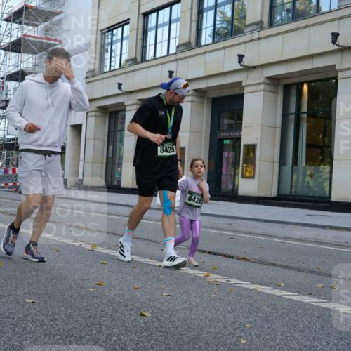 07.09.2025 - BARMER Alsterlauf Yannick Fuchs http://msf.ph/oto/8830558 07.09.2025 10:52:24 Laufen 8425, 8426 meine-sportfotos.de