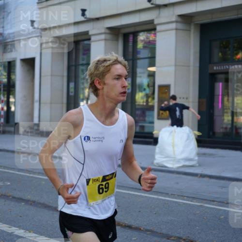 07.09.2025 - BARMER Alsterlauf Yannick Fuchs http://msf.ph/oto/8830703 07.09.2025 11:01:40 Laufen 69 meine-sportfotos.de