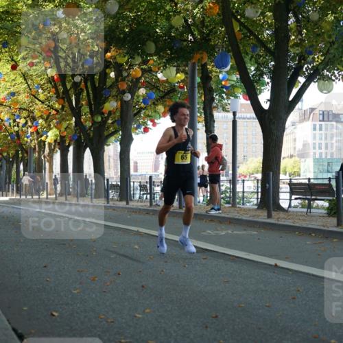07.09.2025 - BARMER Alsterlauf Yannick Fuchs http://msf.ph/oto/8830995 07.09.2025 11:13:58 Laufen 65 meine-sportfotos.de