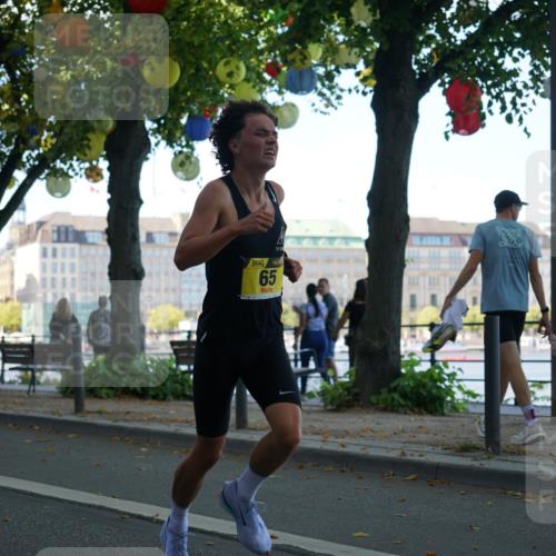 07.09.2025 - BARMER Alsterlauf Yannick Fuchs http://msf.ph/oto/8831001 07.09.2025 11:13:59 Laufen 65 meine-sportfotos.de