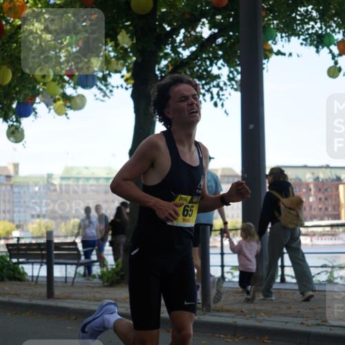 07.09.2025 - BARMER Alsterlauf Yannick Fuchs http://msf.ph/oto/8831003 07.09.2025 11:14:00 Laufen 65 meine-sportfotos.de