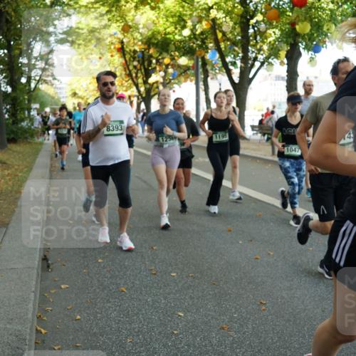 07.09.2025 - BARMER Alsterlauf Yannick Fuchs http://msf.ph/oto/8831311 07.09.2025 11:31:47 Laufen 8393, 1256, 1195, 1047, 136, 5 meine-sportfotos.de