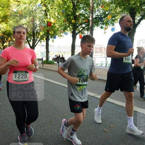 07.09.2025 - BARMER Alsterlauf Yannick Fuchs http://msf.ph/oto/8831559 07.09.2025 11:33:22 Laufen 1225, 1068, 106, 12 meine-sportfotos.de