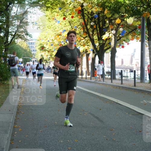 07.09.2025 - BARMER Alsterlauf Yannick Fuchs http://msf.ph/oto/8831659 07.09.2025 11:34:47 Laufen 234 meine-sportfotos.de