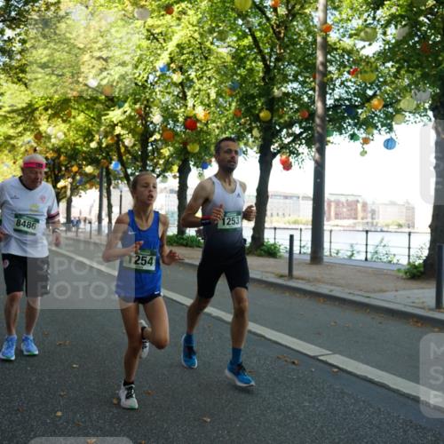 07.09.2025 - BARMER Alsterlauf Yannick Fuchs http://msf.ph/oto/8831735 07.09.2025 11:35:20 Laufen 8486, 1254, 1253 meine-sportfotos.de