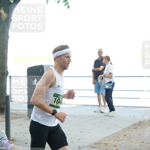 07.09.2025 - BARMER Alsterlauf Yannick Fuchs http://msf.ph/oto/8832008 07.09.2025 11:37:08 Laufen 1040 meine-sportfotos.de