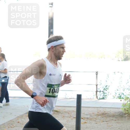 07.09.2025 - BARMER Alsterlauf Yannick Fuchs http://msf.ph/oto/8832010 07.09.2025 11:37:08 Laufen 1040 meine-sportfotos.de