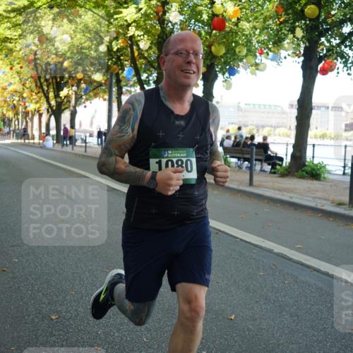 07.09.2025 - BARMER Alsterlauf Yannick Fuchs http://msf.ph/oto/8832095 07.09.2025 11:37:39 Laufen 36, 1080 meine-sportfotos.de