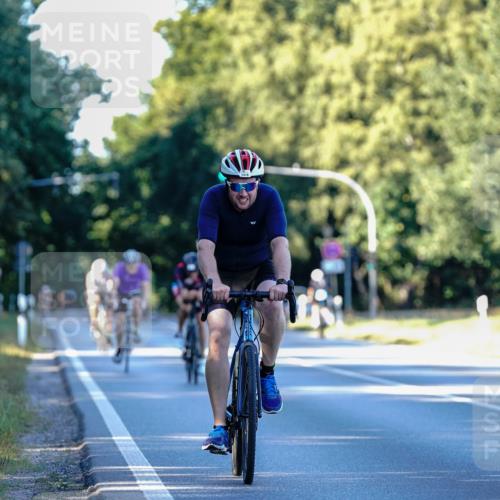 07.09.2025 - 19. Norderstedt Triathlon Michael Burmester http://msf.ph/oto/8832217 07.09.2025 16:22:29 Radfahren 883, 1418 meine-sportfotos.de