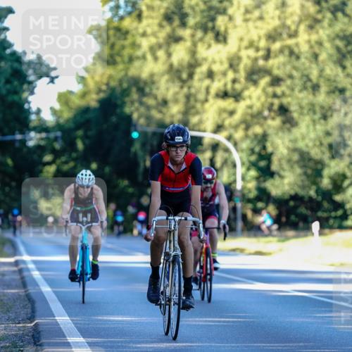 07.09.2025 - 19. Norderstedt Triathlon Michael Burmester http://msf.ph/oto/8832246 07.09.2025 16:23:06 Radfahren 386, 1575, 1585 meine-sportfotos.de